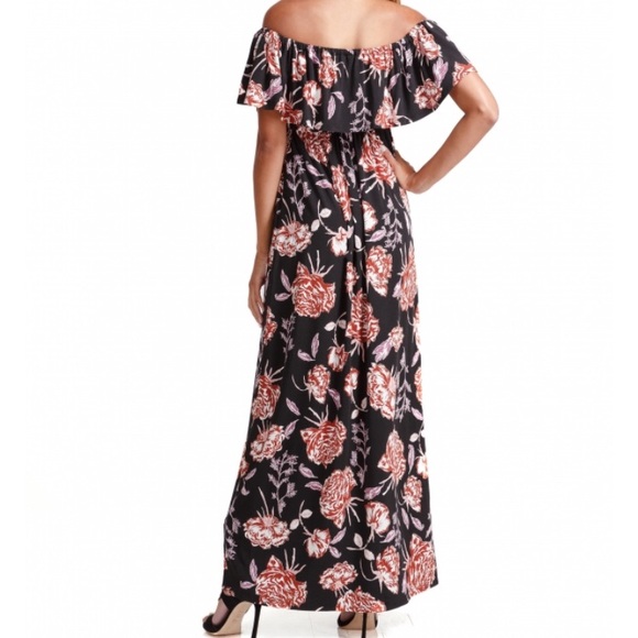 Ingrid & Isabel Dresses & Skirts - Ingrid & Isabel Off the Shoulder Maxi Dress SzS
